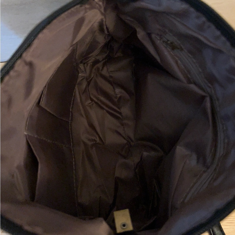 FINON Elegant Black Shoulder Bag with Gold Chain Accent - Picture 8 of 12
